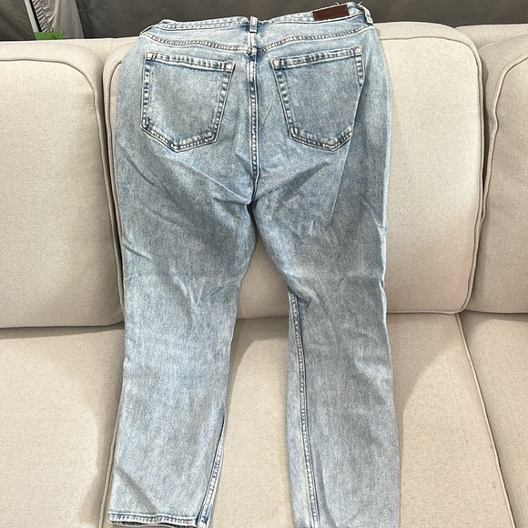 Hollister Curvy High Rise Mom Jean - Distressed - Picture 2 of 3